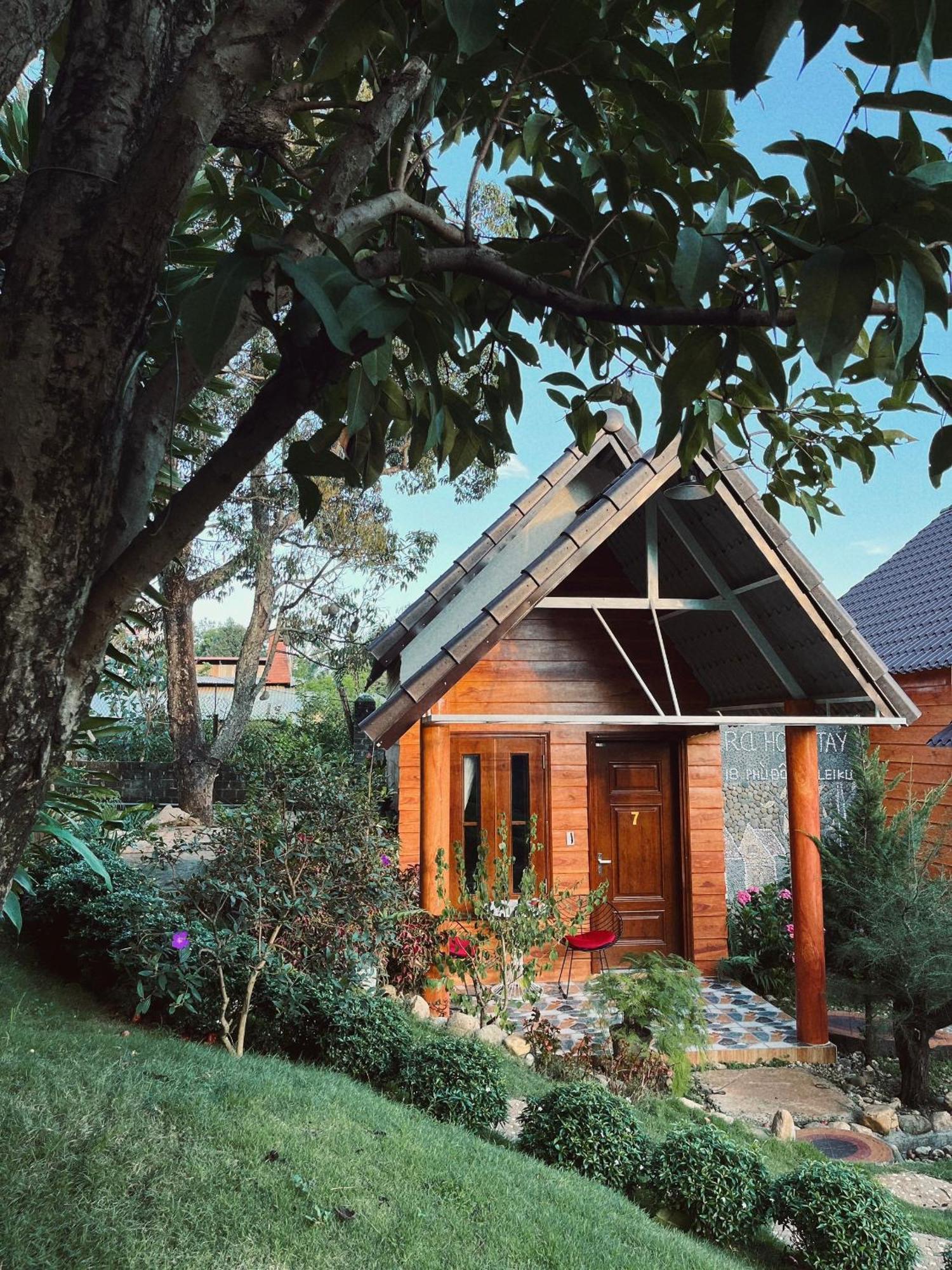 Sora Homestay Pleiku Exterior foto